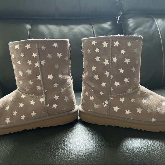 GIrls Size 4 UGG Boots - Picture 4 of 4